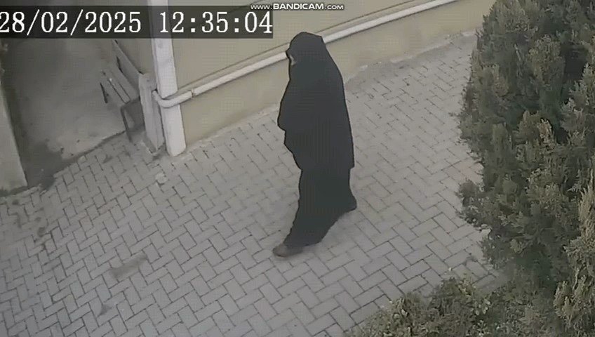 Ablasının altınlarını çalmak için kılıktan kılığa girdi