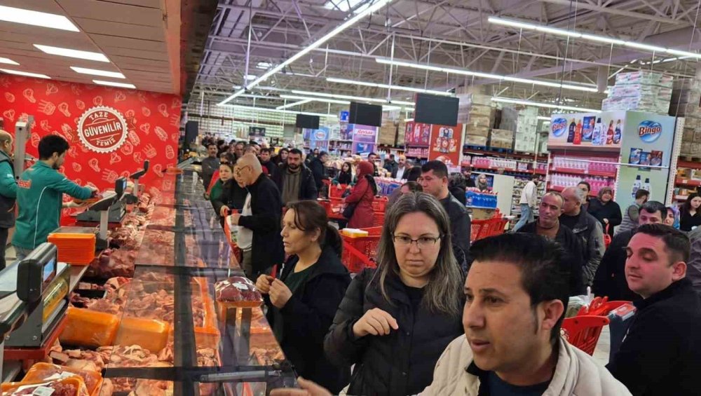 Zincir market fiyatları düşürdü: Herkes ucuz ete koştu