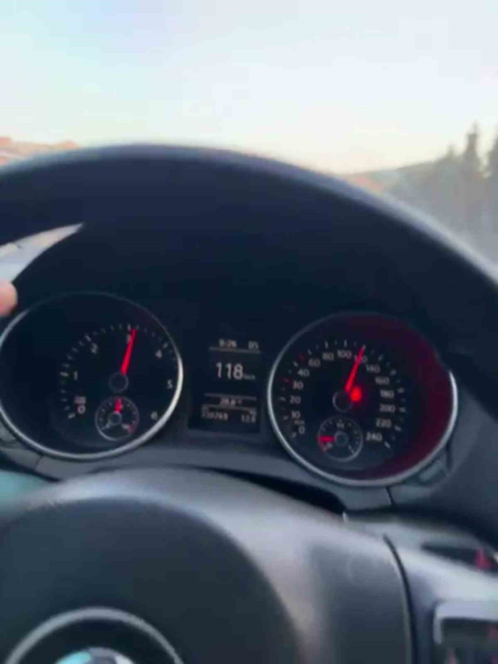 Otomobille kapışan hafriyat kamyonu cezayı yedi