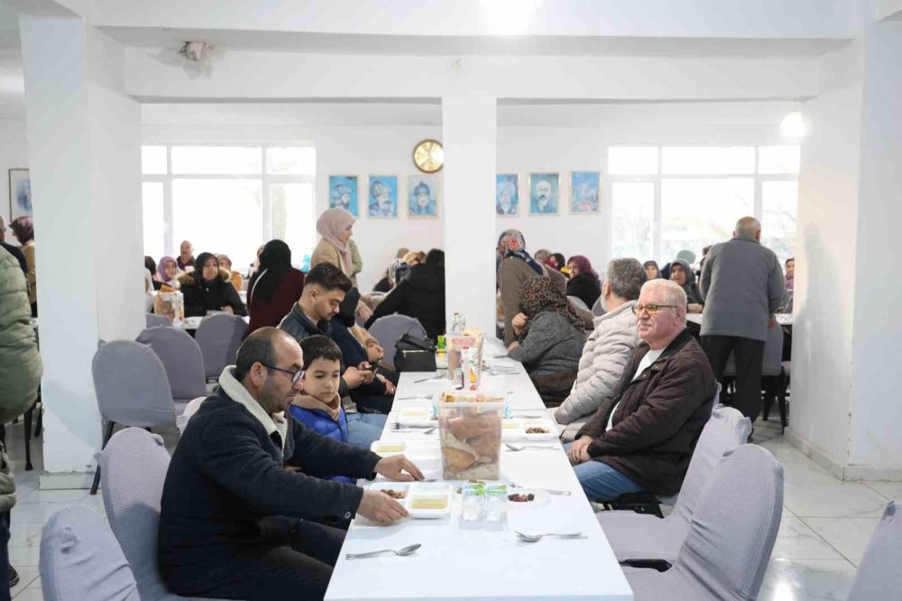 Köy muhtarı evde iftarı yasakladı