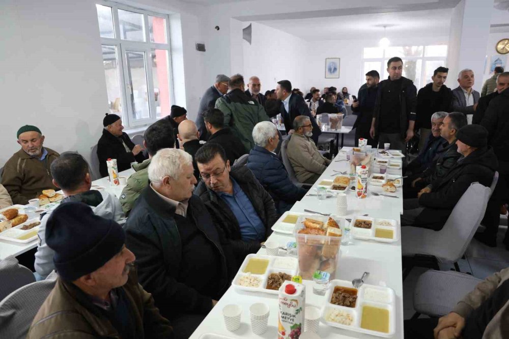 Köy muhtarı evde iftarı yasakladı