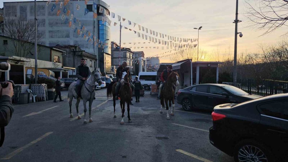 At sırtında hac yolculuğu: Türkiye sınırlarına girdiler