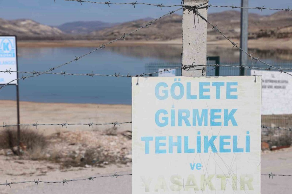 Bu fotoğraf her şeyi anlatıyor: Altınapa'da su kalmadı