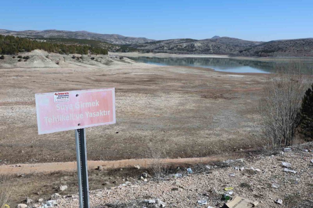 Bu fotoğraf her şeyi anlatıyor: Altınapa'da su kalmadı