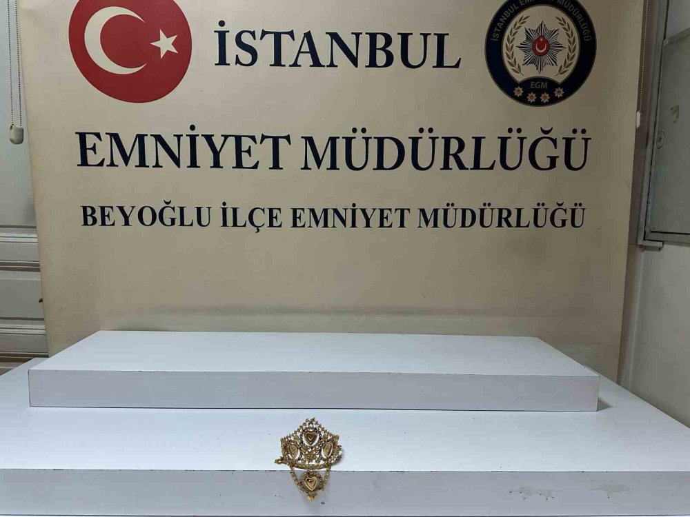 Sevgilisi üzülmesin diye 250 bin liralık altın tacı çaldı