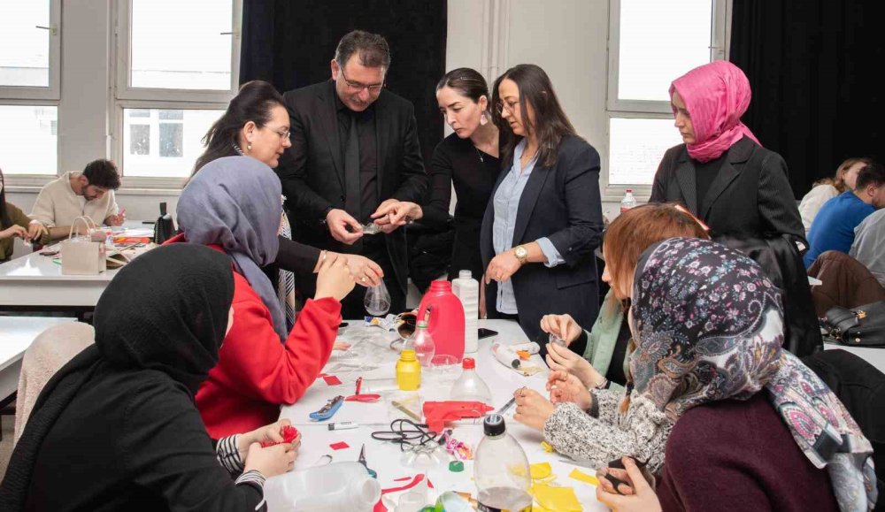 Geri dönüşüm Selçuk Üniversitesi'nde sanata dönüştü