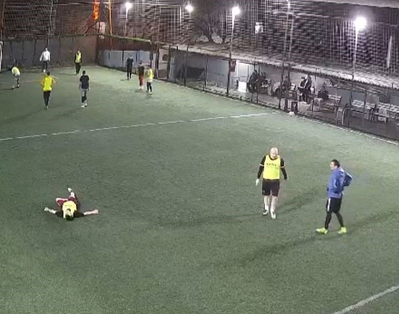 Halı sahada peş peşe acı kayıp! Fenalaşıp yere yığıldılar