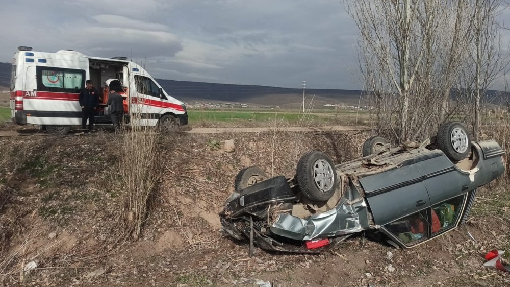 Araç kanala takla attı, sürücü vinçle kurtarıldı