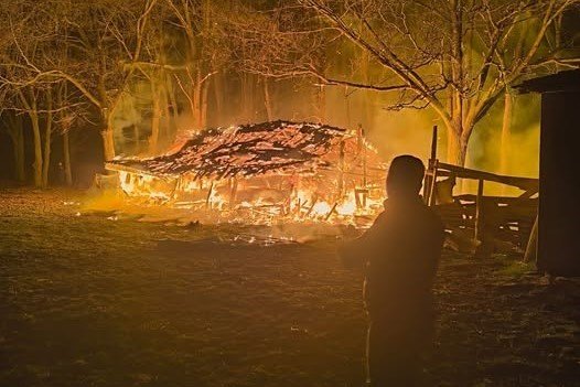 Beyşehir’de Peş Peşe Yangınlar: Ahşap Yapı ve Saman Balyaları Küle Döndü