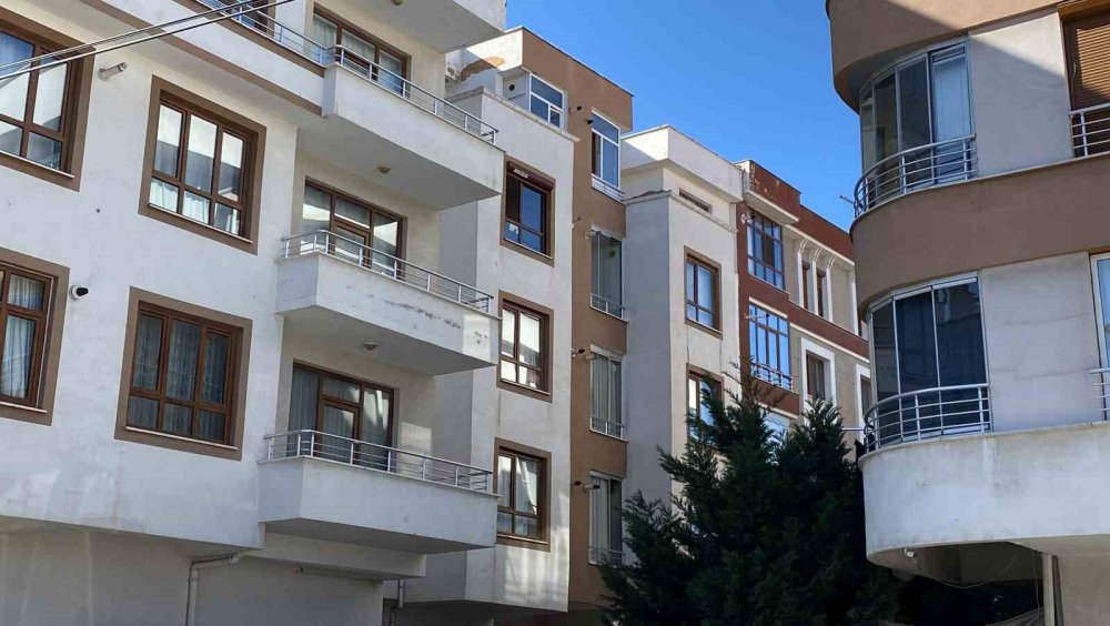 Keçeciler'de balkondan düşen kadın hayatını kaybetti