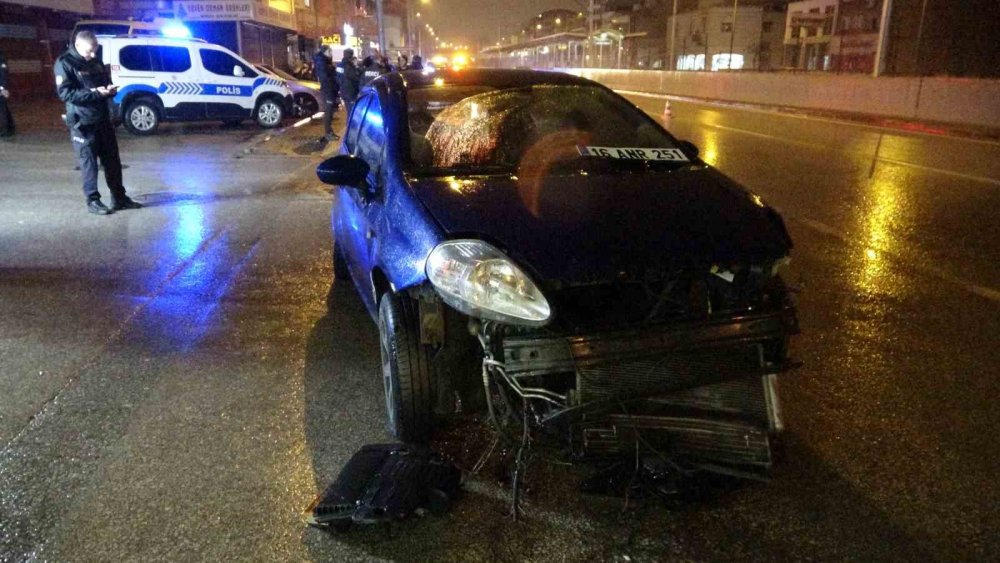 Kazaya Müdahale Eden Polise Kamyonet Çarptı