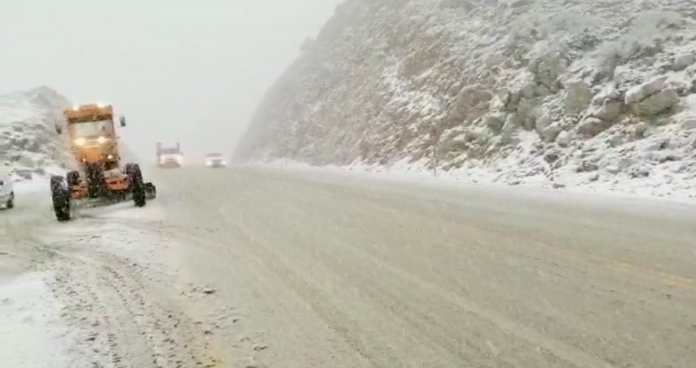 Nisan karı Antalya-Konya yolunu beyaza bürüdü