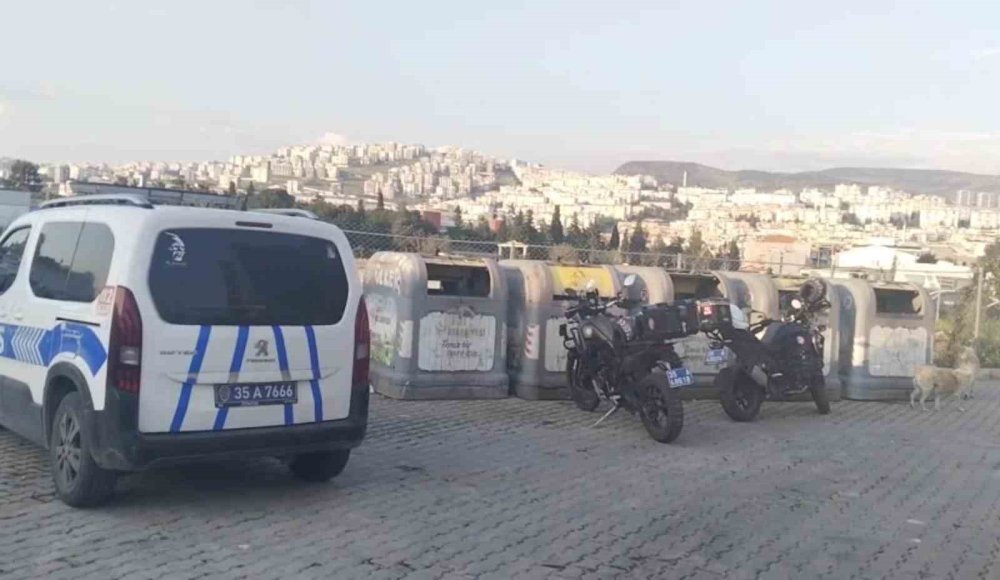 Sokak ortasında eski nişanlısını ve annesini vurup canına kıydı