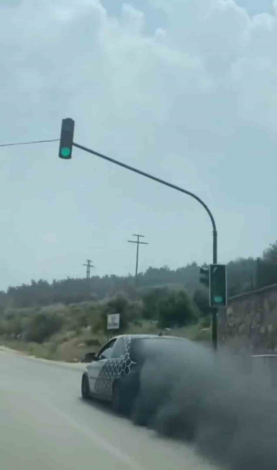 Yazılımlı Opel'in yaptığına bak