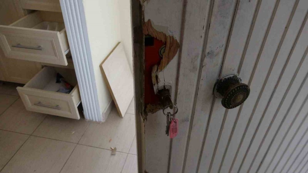Mersin Kızkalesi’nde Şok Hırsızlık: Tatil Sitesinde Günlerce Soygun Yaptılar