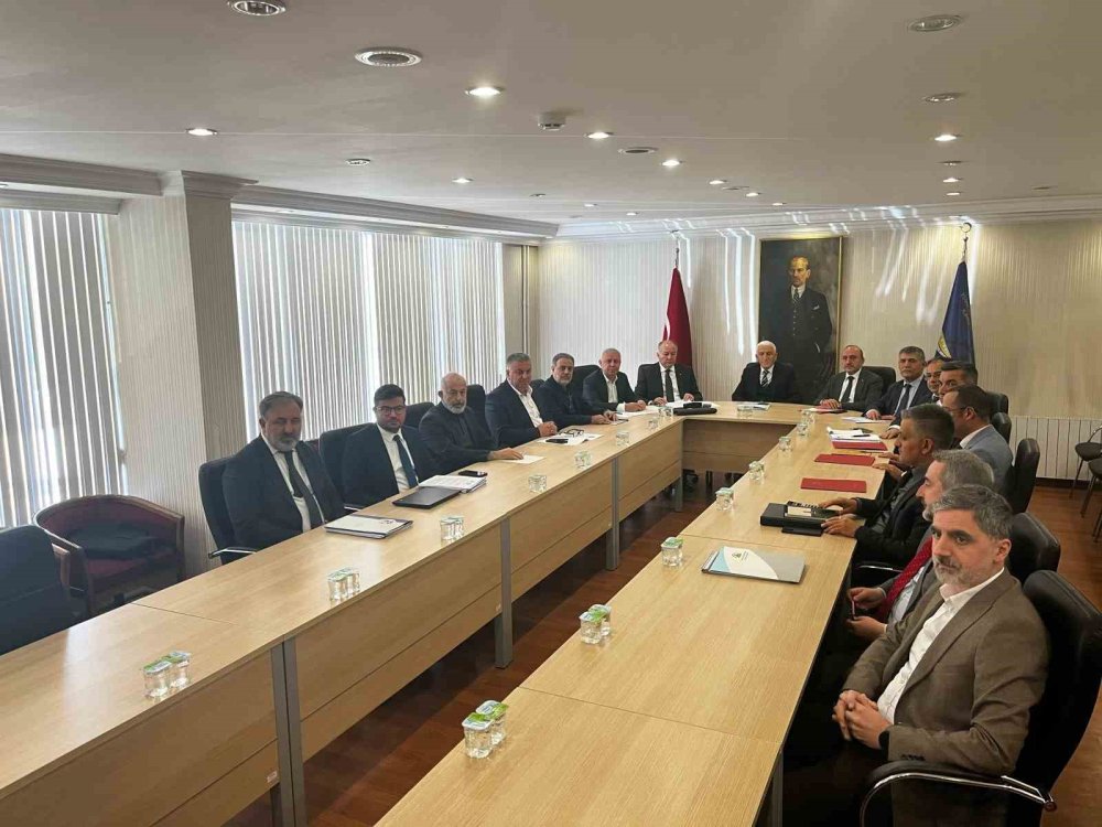 İşçinin Hakkı İçin Kravatlılar Bir Araya Geldi