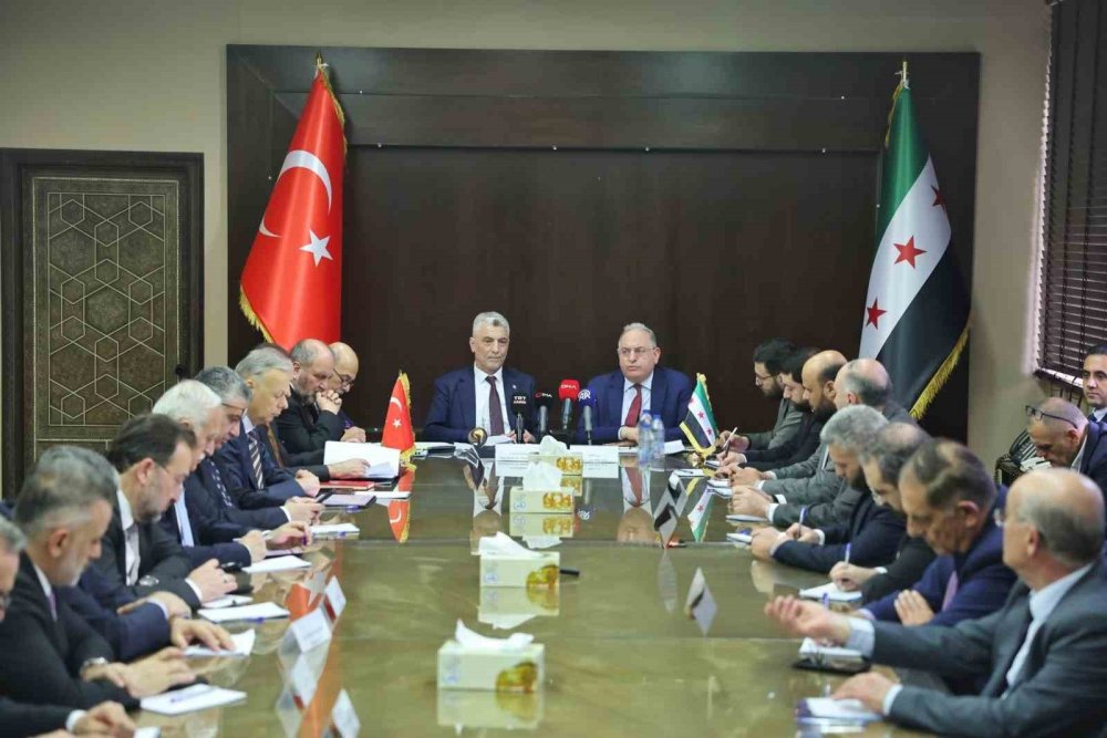 Suriyeli Bakanın Dudak Hareketi Toplantıya Damga Vurdu