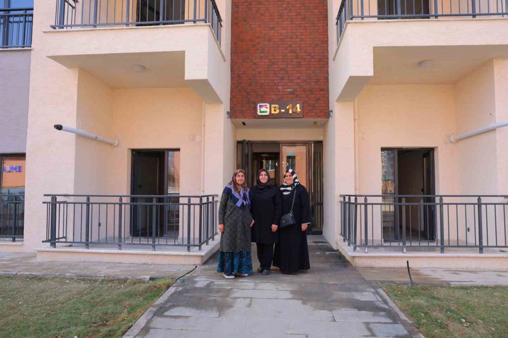 Yeni Ebrar Sitesi depremzedelerden tam not aldı