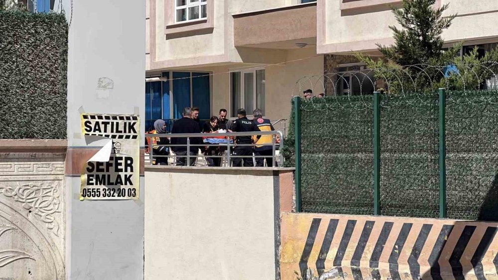 Yer: Karatay! Çocuğunun yanında önce karısını sonra kendini bıçakladı
