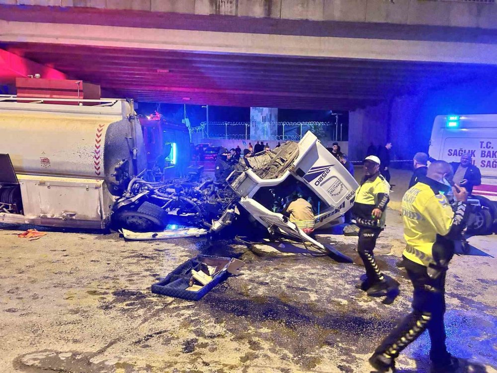 Depremin Yıkamadığı Ayağı Arazöz Yıkıyordu