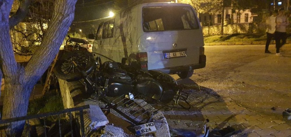 Kazada yaralanan öğretmenin ambulansta kalbi durdu