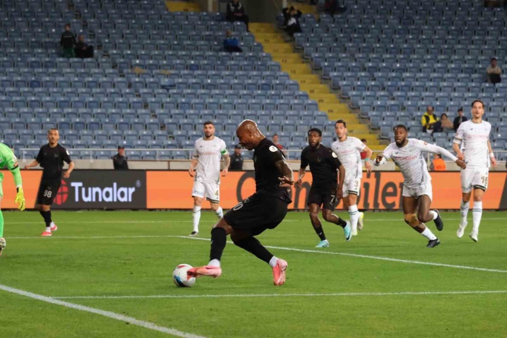 Konyaspor’dan hayati galibiyet: Düşme hattıyla bağ koptu