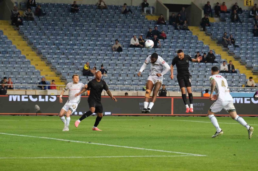 Konyaspor’dan hayati galibiyet: Düşme hattıyla bağ koptu