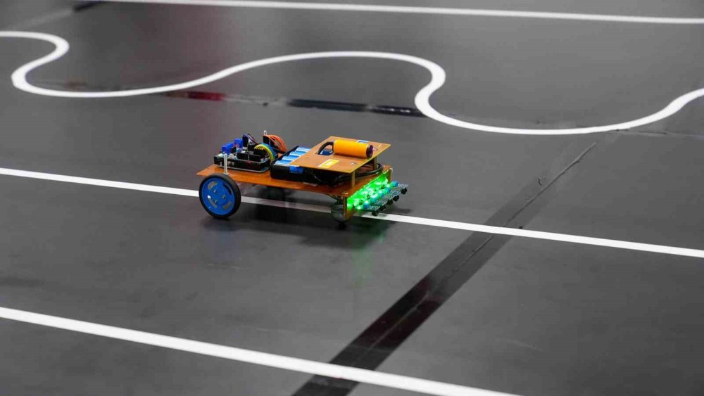 Robot yarışmasının şampiyonu HızlıBİST oldu