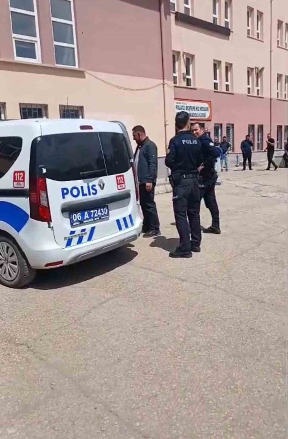 Başkalarına ait kimlikle ehliyet sınavına girdiler