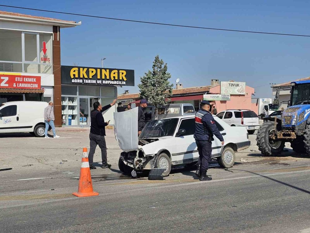 Ehliyetsiz sürücü kazaya neden oldu