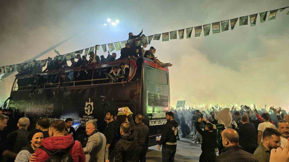 Kocaeli sokaklara sığmadı