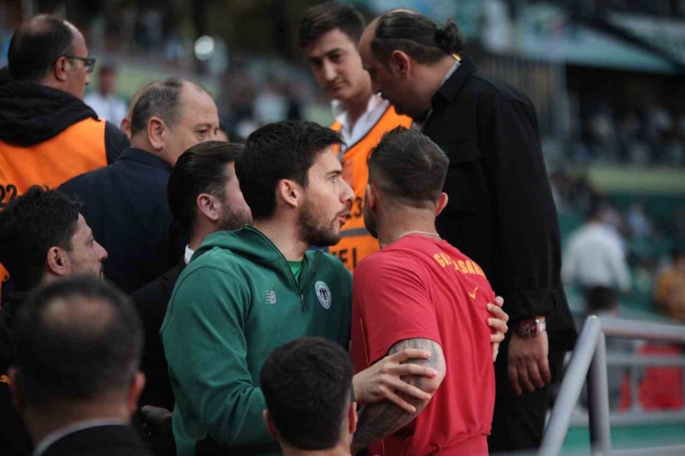 Abdülkerim Bardakcı, Konyasporlu taraftarlarla tartıştı