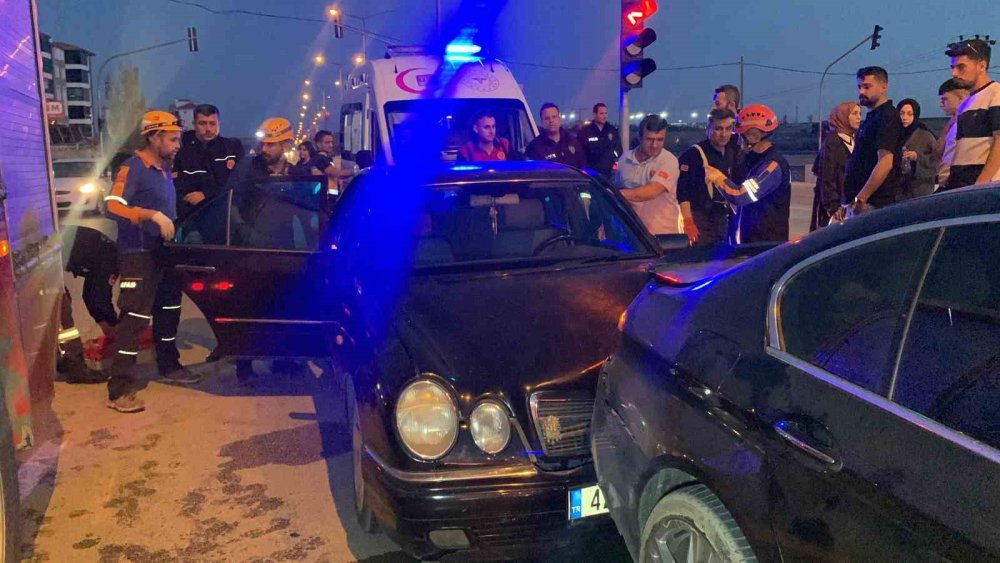 Kazada yaralanan baba, ağlayan oğlunu sakinleştirdi