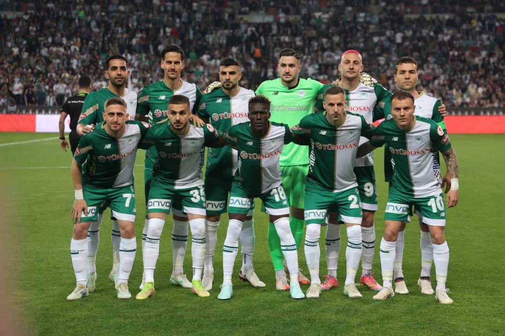 Konyaspor seremoniye Gazzeli çocuklarla çıktı