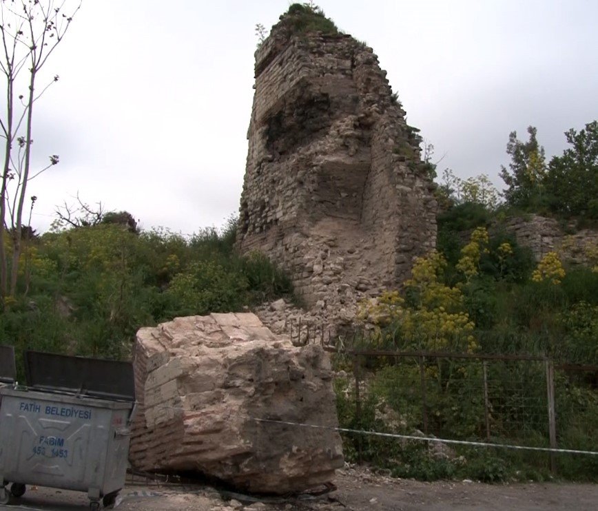 Sur yıkan deprem