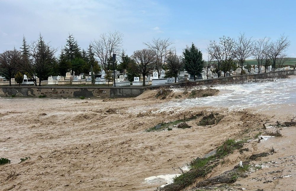 Yağmur duasında sağanağa yakalandılar