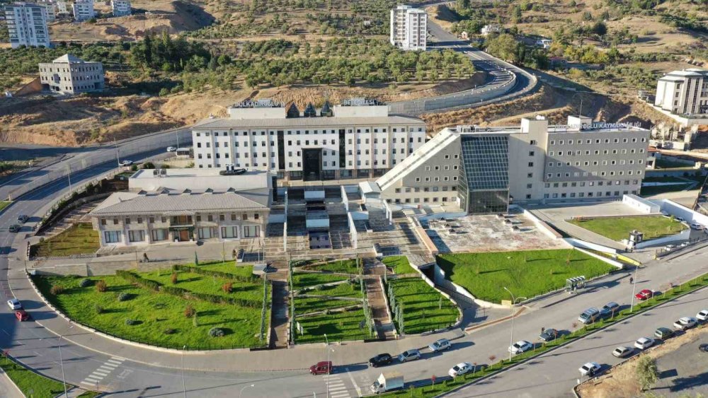 YRP'li başkan yardımcısı, belediye başkan yardımcısını şekerlikle yaraladı