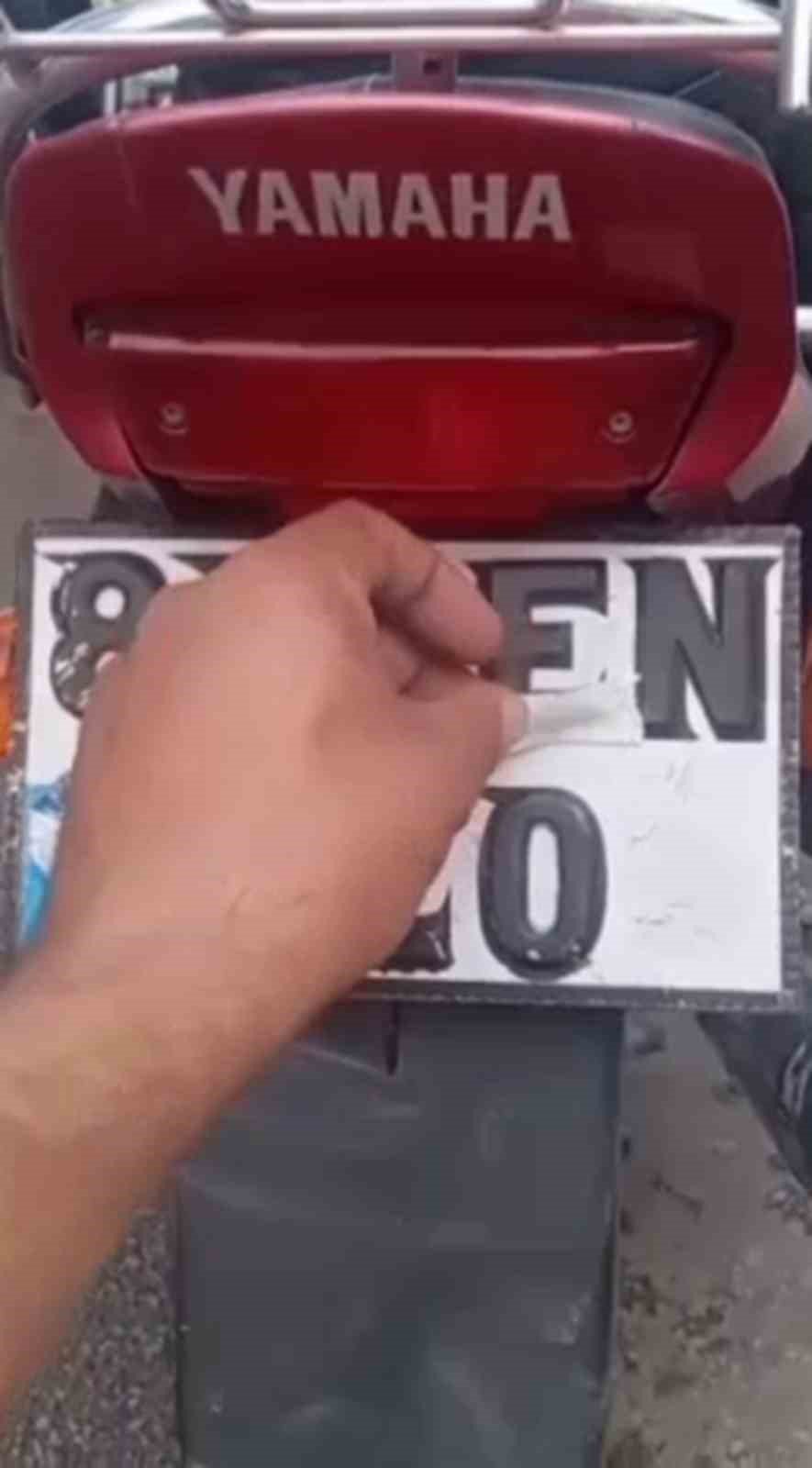 Plakayı yara bandıyla kapatan sürücü yakalandı