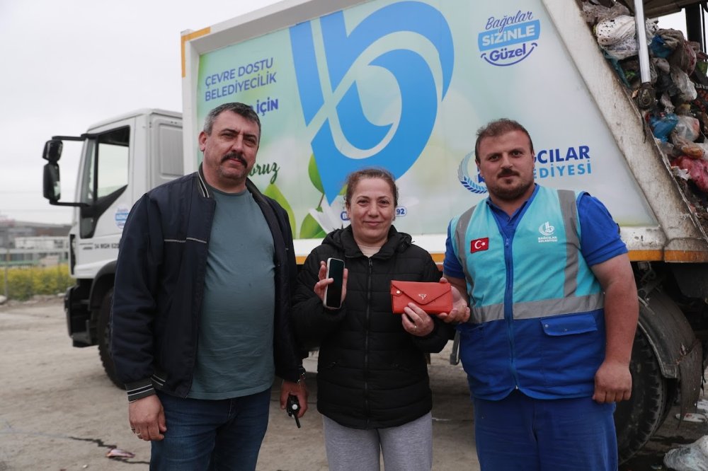 Tonlarca çöp içinde çanta aradılar