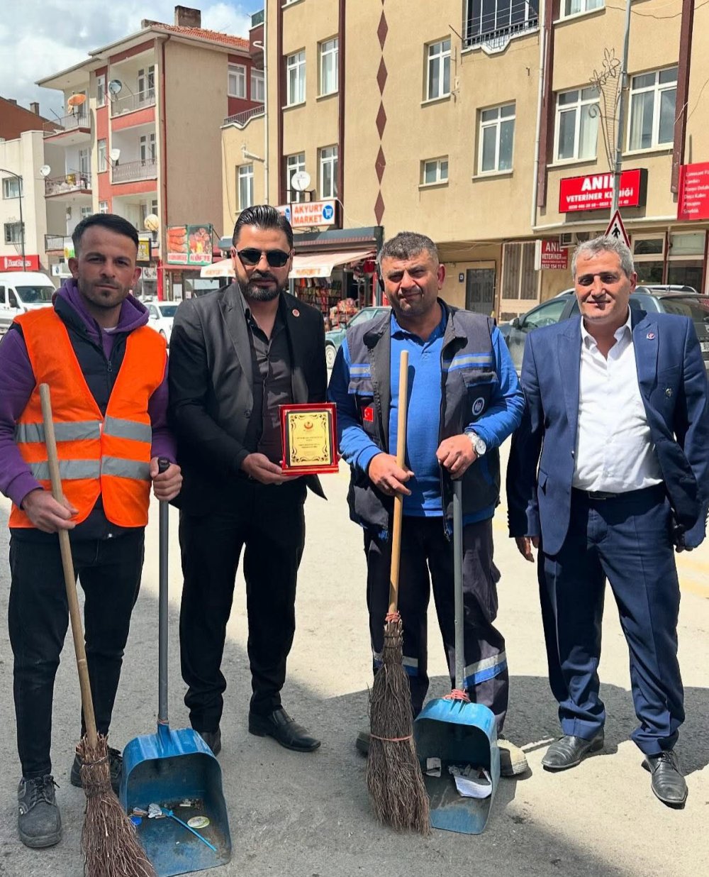 8 bin liralık gözlükle 1 Mayıs kutlaması