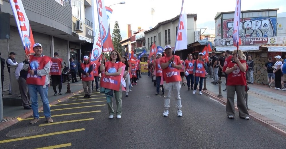 Alanya sokağa sığmadı