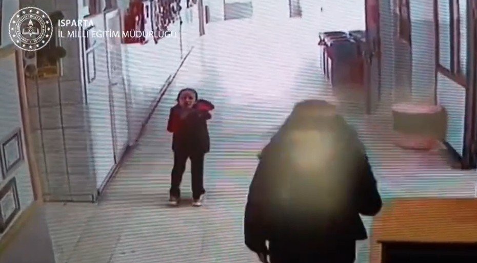 İlkokul öğrencisi boğulmaktan son anda kurtarıldı