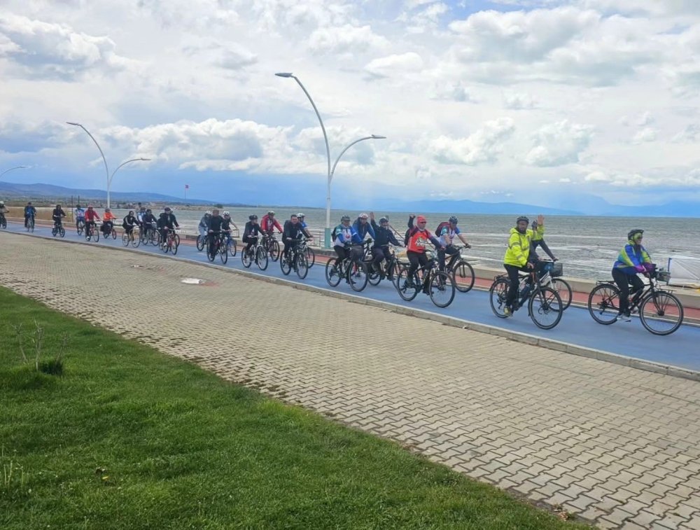 Beyşehir Gölü’nde Kuraklığa Karşı Pedal Çevirdiler