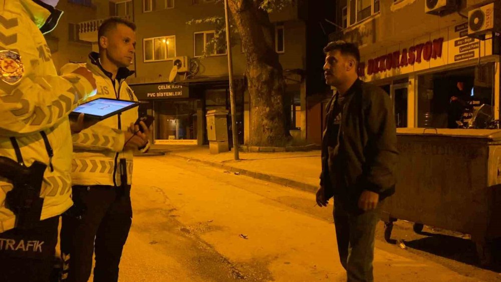 İnegöl'de polisin alkollü sürücüyle imtihanı kamerada