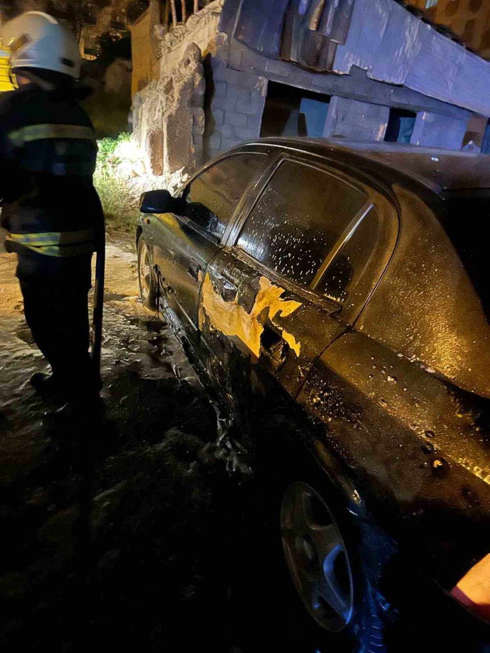 4 aracı kundakladı psikolojik rahatsızlığı ortaya çıktı