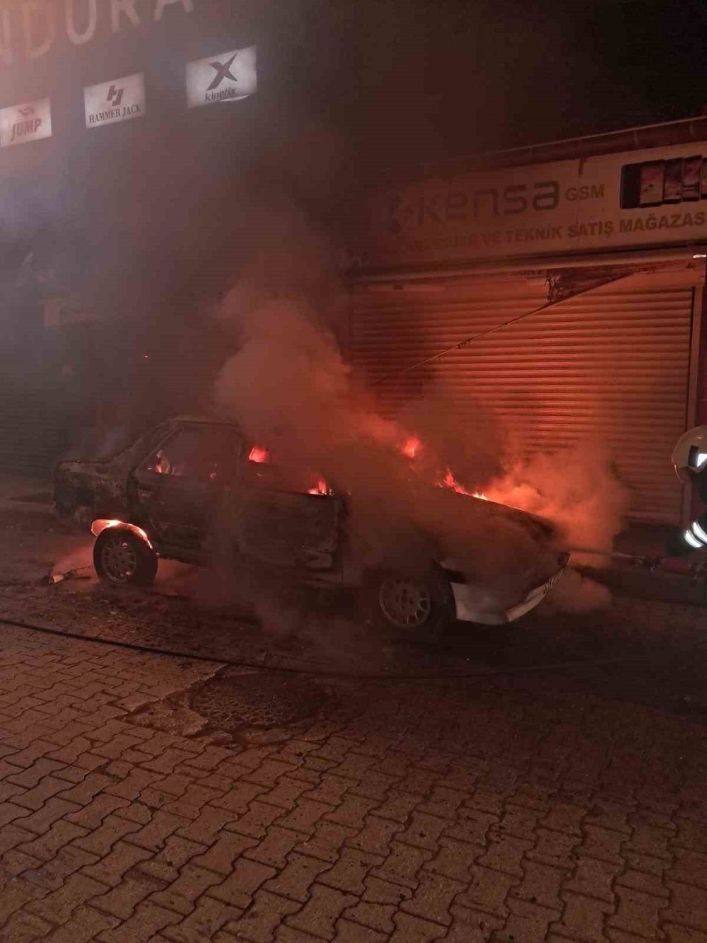 4 aracı kundakladı psikolojik rahatsızlığı ortaya çıktı