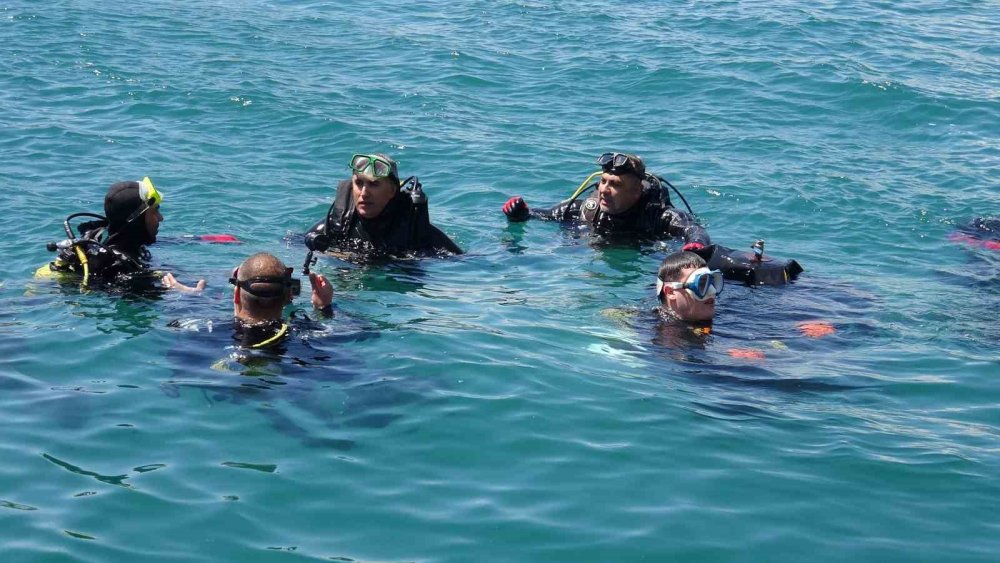 Denizin dibinden Türk Bayrağı bile çıktı