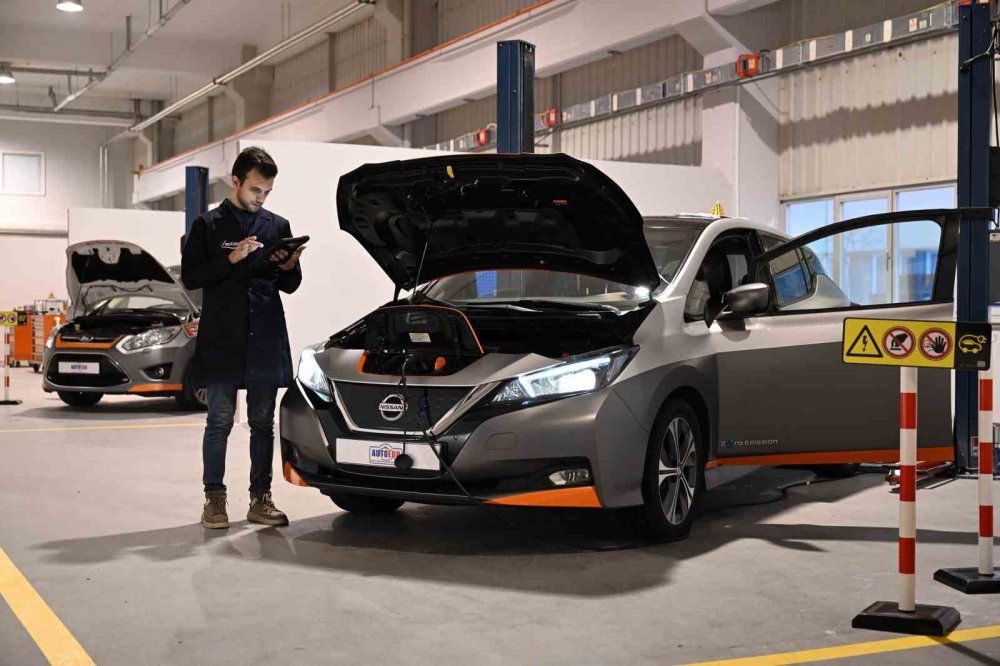 Elektrikli Araç Teknolojilerinde Ağaç Yaşken Eğiliyor