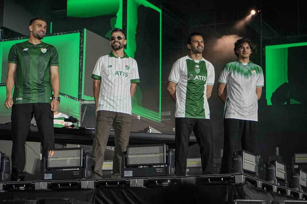 Onu gören futbolcu sandı! Bursaspor taraftarını coşturdu