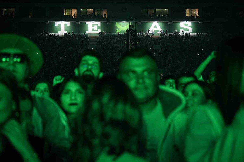 Onu gören futbolcu sandı! Bursaspor taraftarını coşturdu